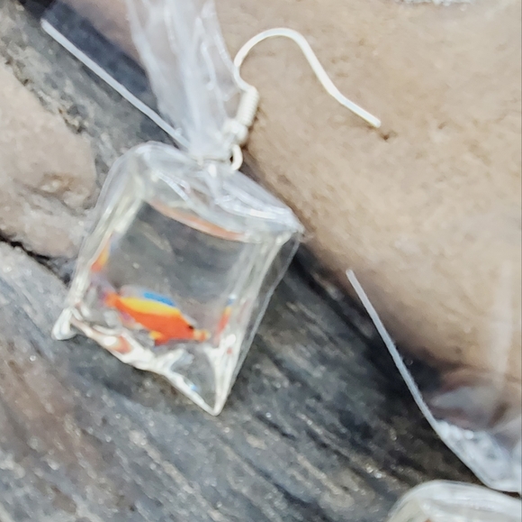 Nwt fish in bag! Red yellow blue reef fish earrings silver hooks handmade - Picture 3 of 5